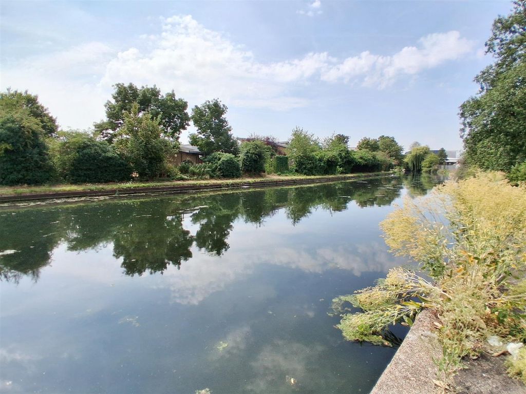 Property photo 2 of 30 28
