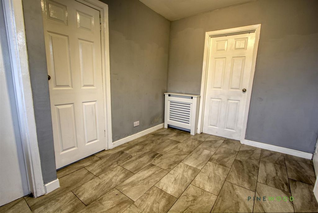 Property photo 3 of 11 Dining