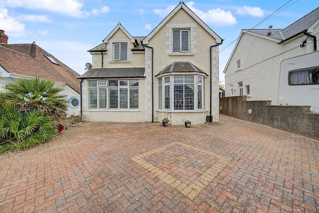 Property photo 1 of 43