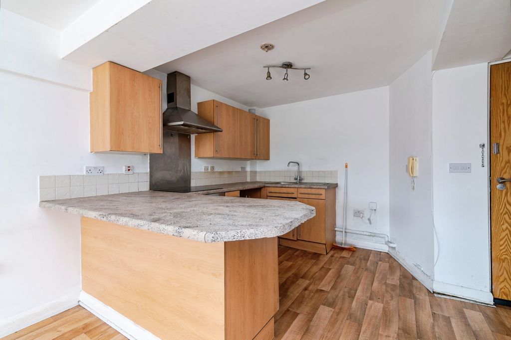 Property photo 3 of 15 Pbox-Img.Jpg