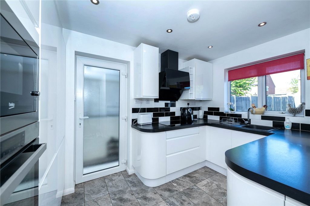 Property photo 2 of 12 Picture No. 09