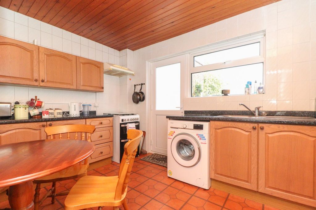 Property photo 3 of 12 Picture 3