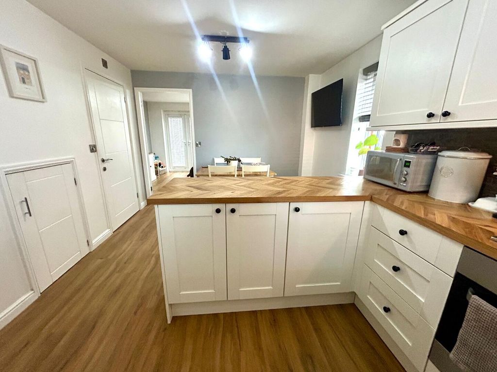 Property photo 2 of 14 Kitchen