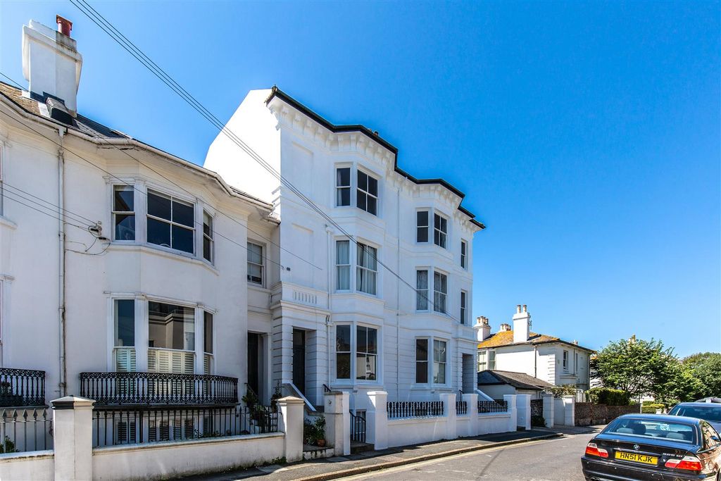 Property photo 1 of 14 6-7 Powis Square-1.Jpg