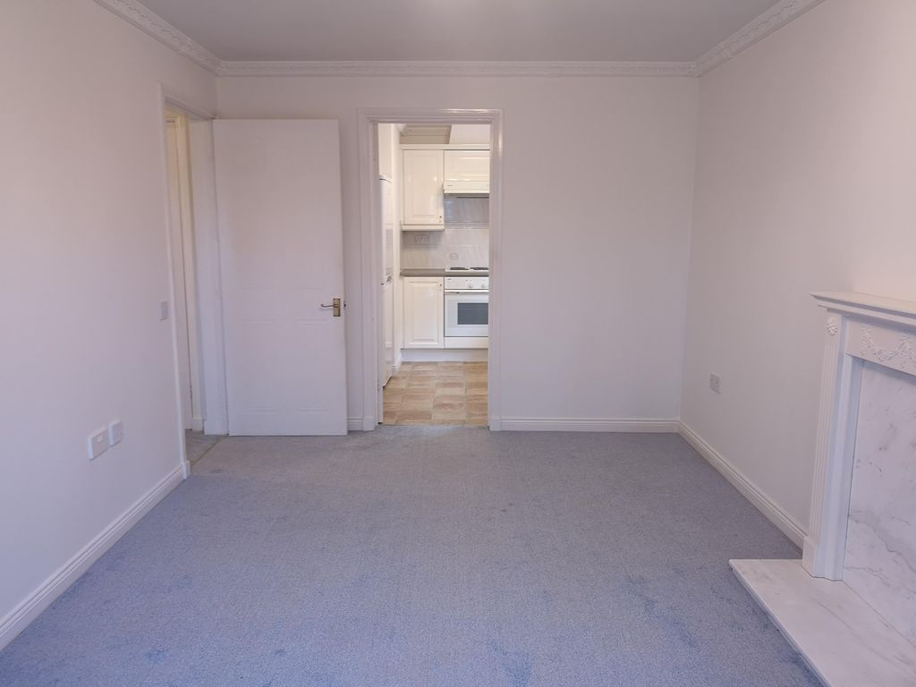 Property photo 3 of 9 Living Room