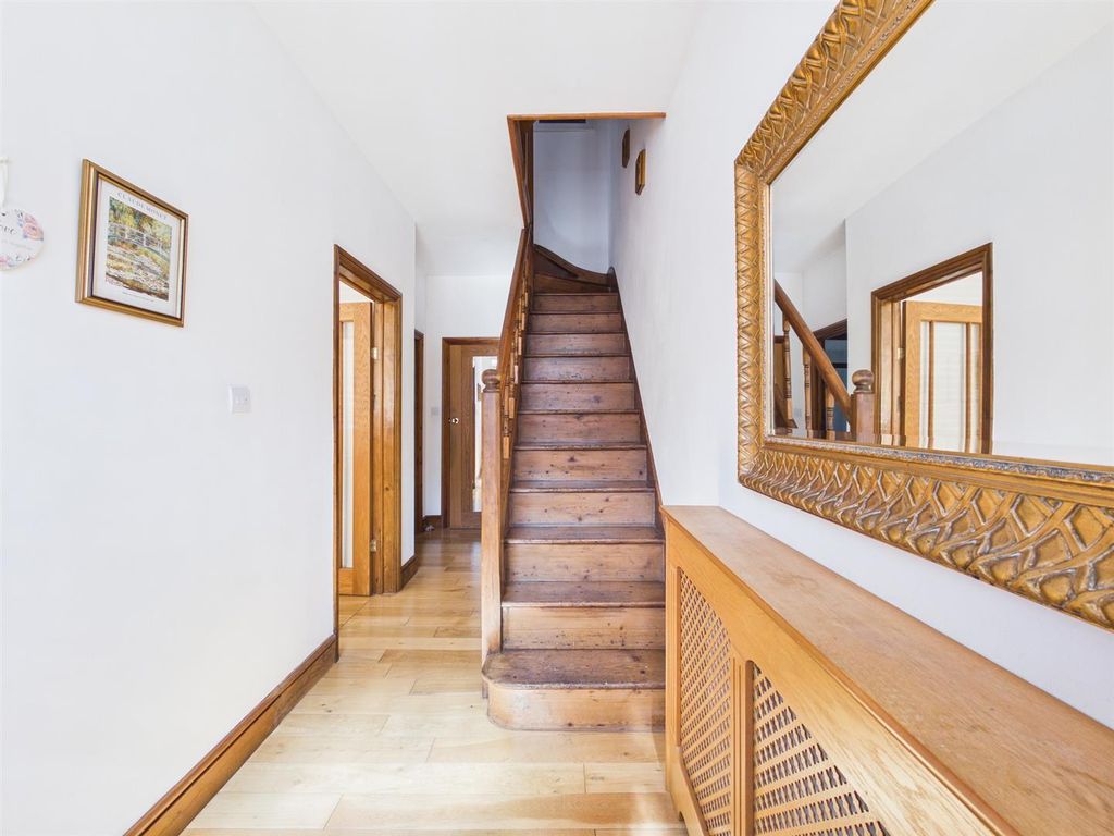 Property photo 2 of 35 Cam01358G0-Pr0222-Still001.Jpg