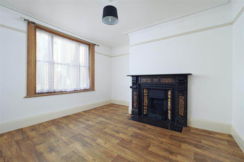 Property photo 3 of 20