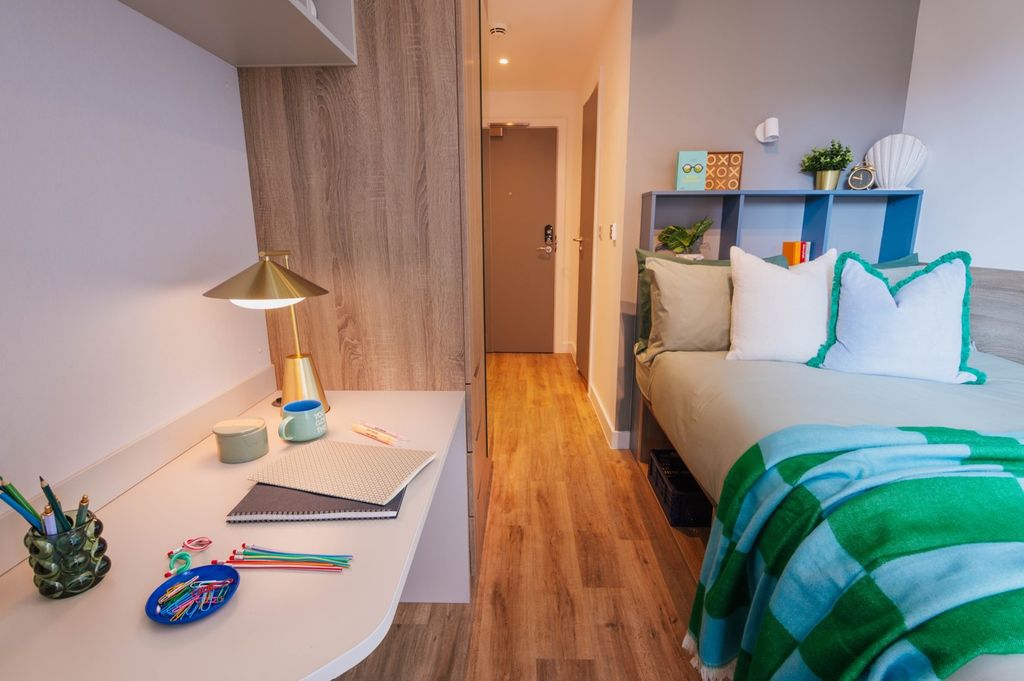 Property photo 1 of 2 O_1Itfhljb21Jaktac11271P3c1dvd25.Jpg