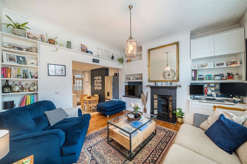 Property photo 2 of 8