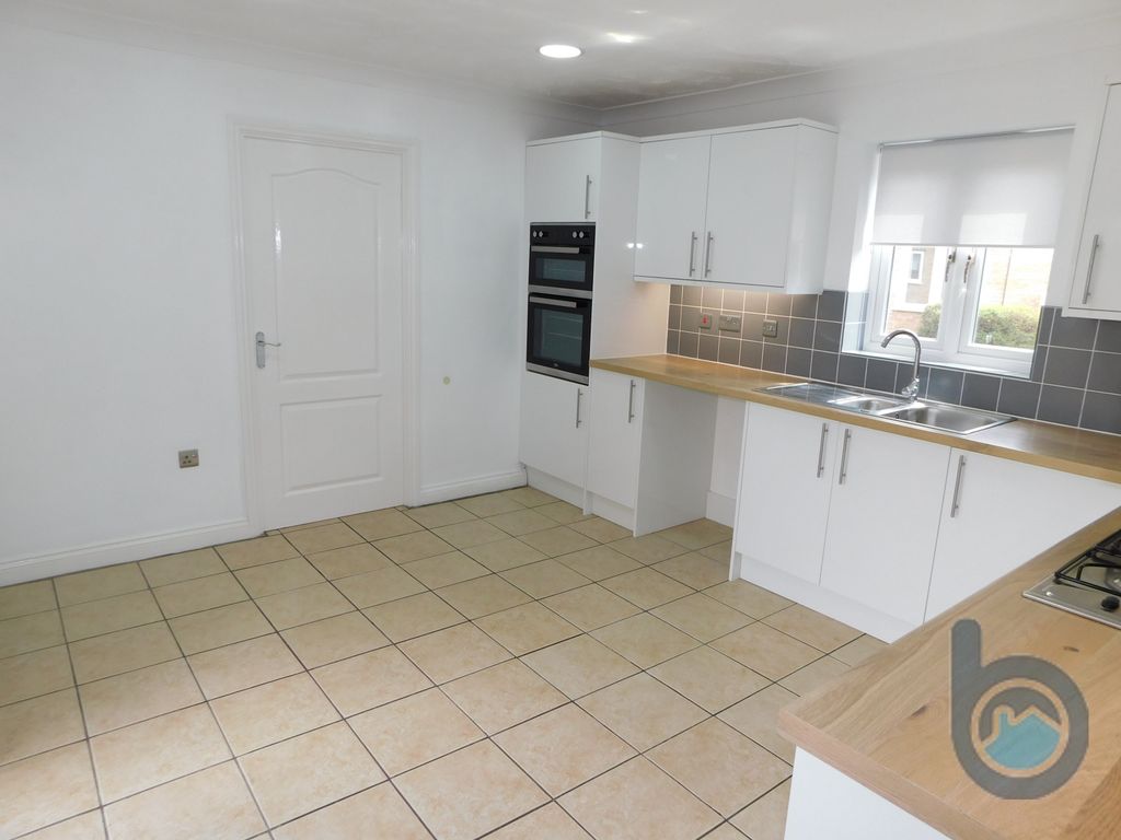 Property photo 2 of 31
