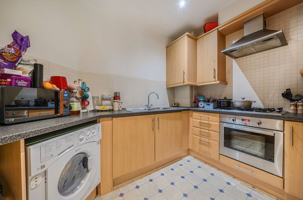 Property photo 3 of 13 1317800-6-686529F...