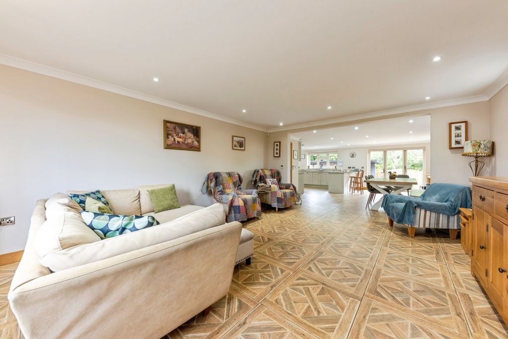 Property photo 3 of 28 59_Low_Road-27