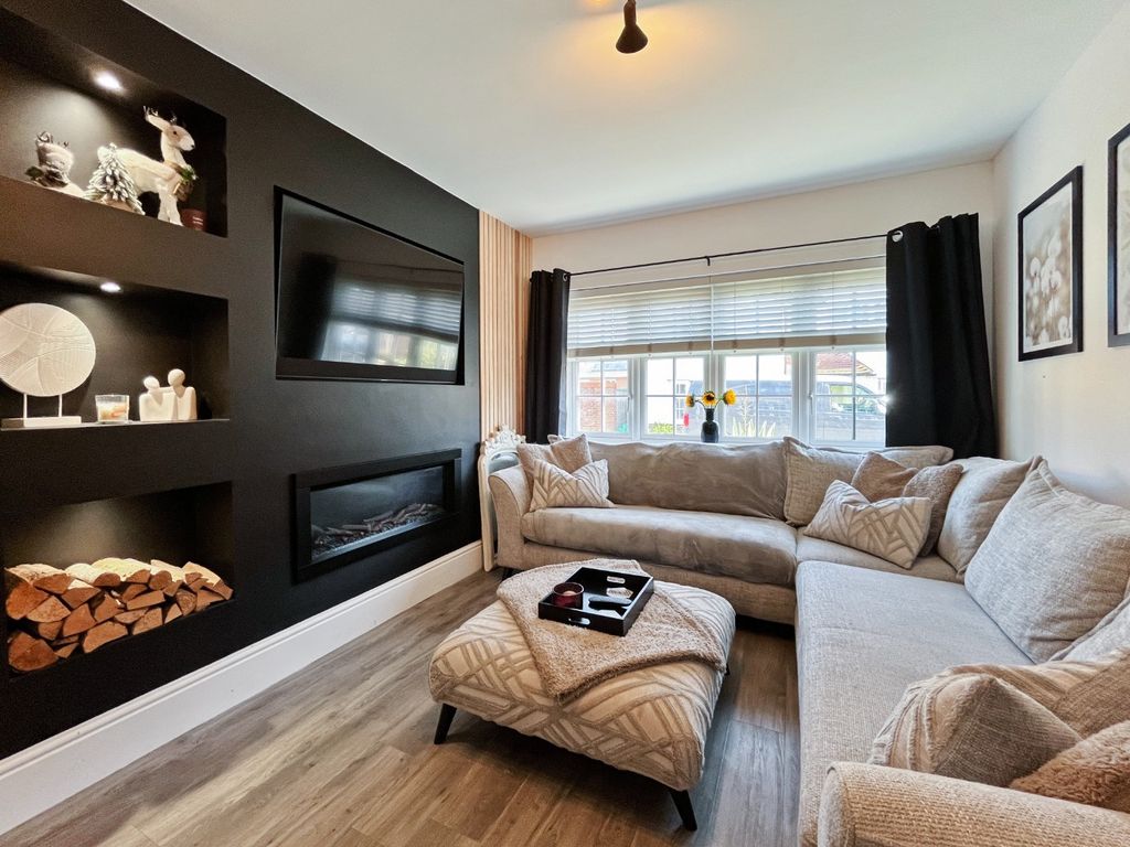 Property photo 3 of 14 4364922