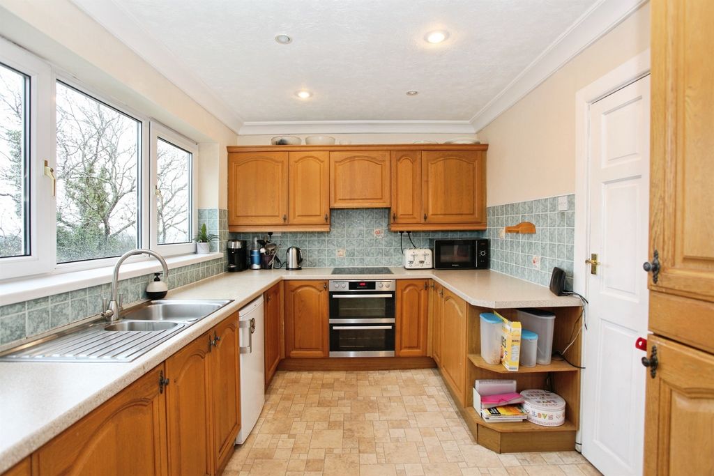 Property photo 3 of 19