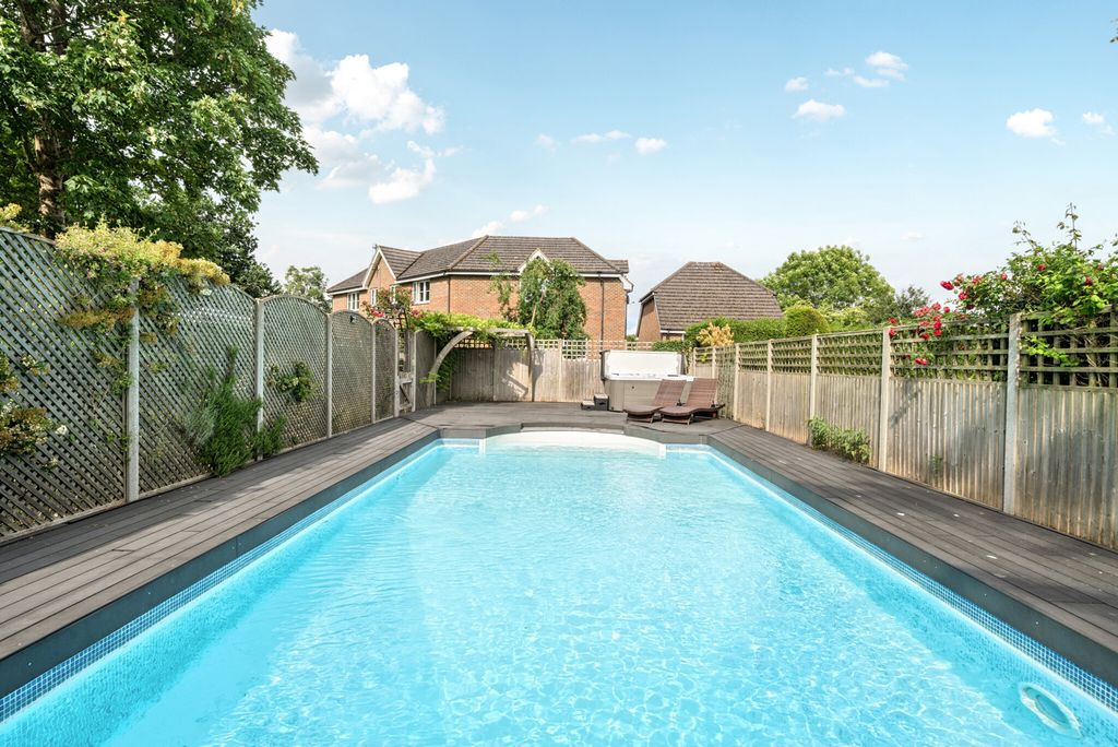 Property photo 3 of 31 1300661-17-6839E0...
