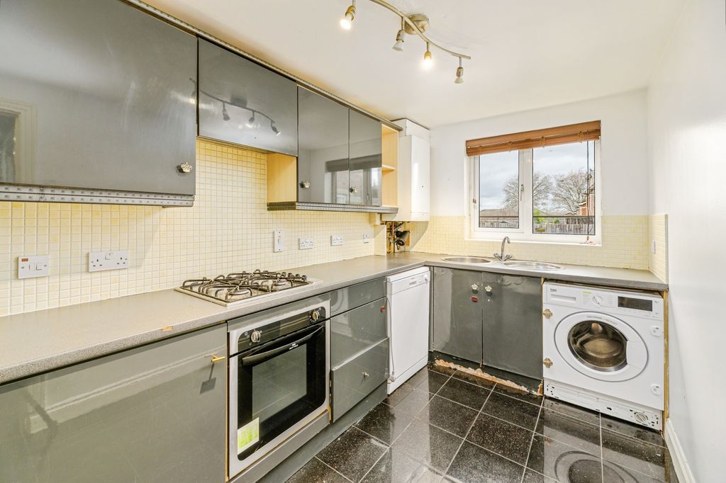 Property photo 3 of 21 10