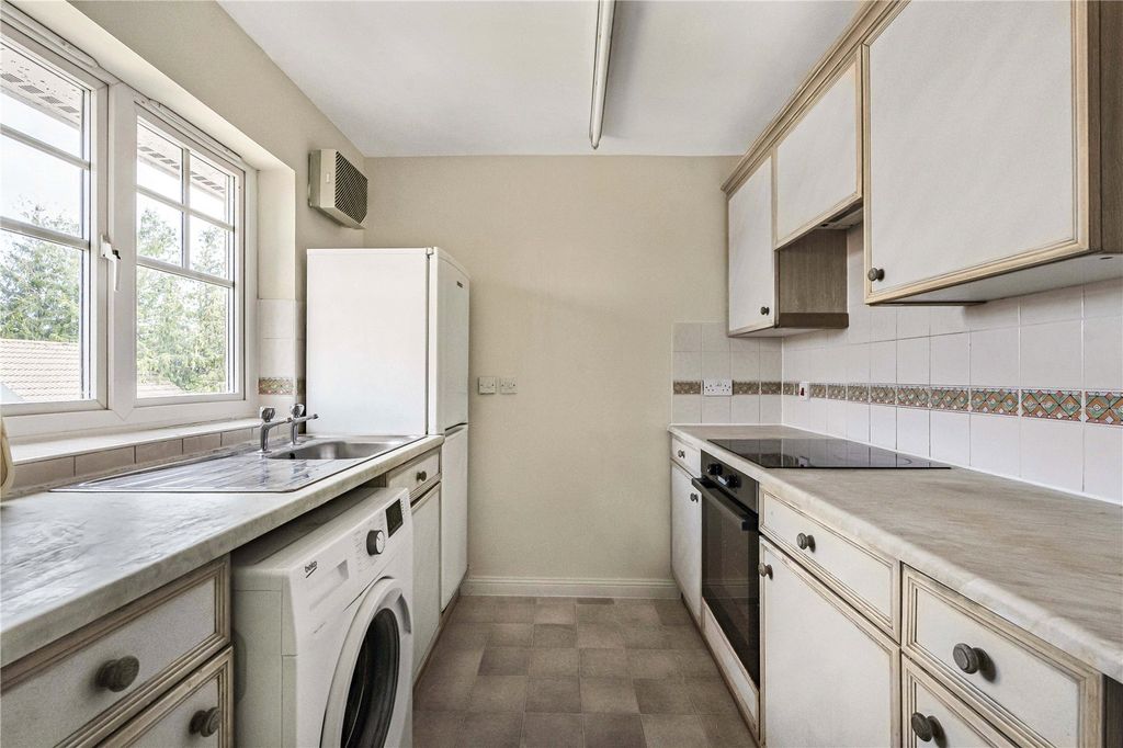 Property photo 3 of 12 Kitchen