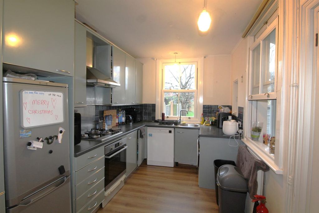 Property photo 3 of 10 Kitchen.Jpg