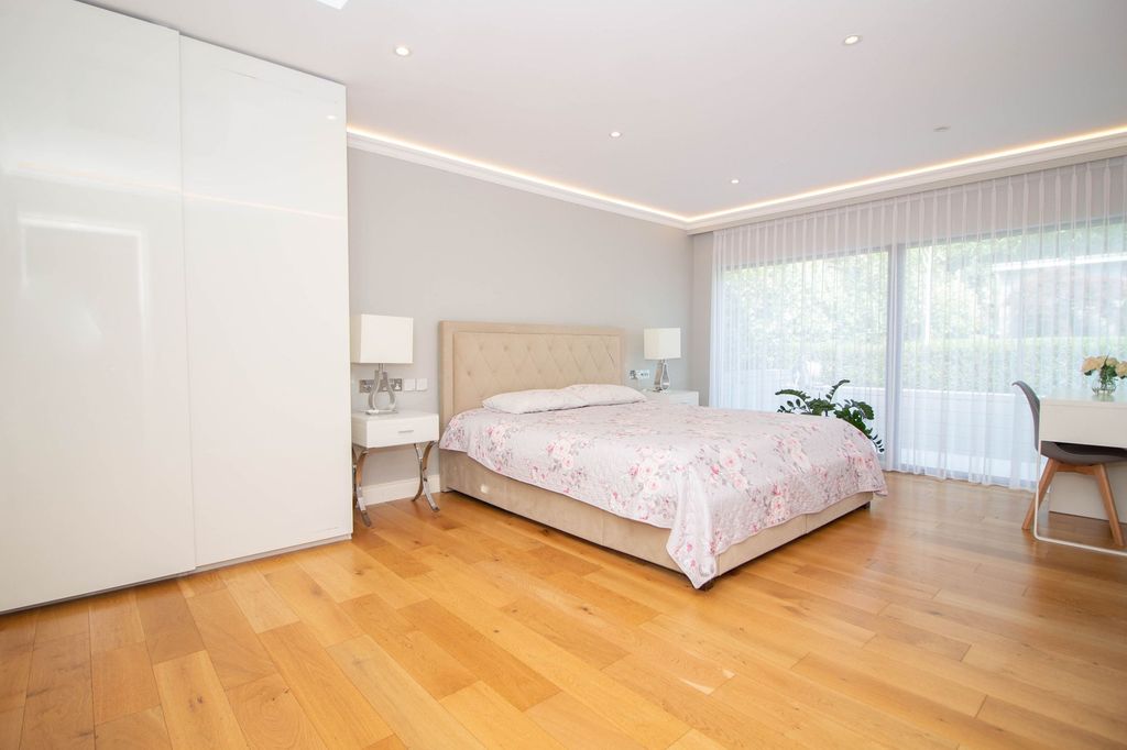 Property photo 3 of 31