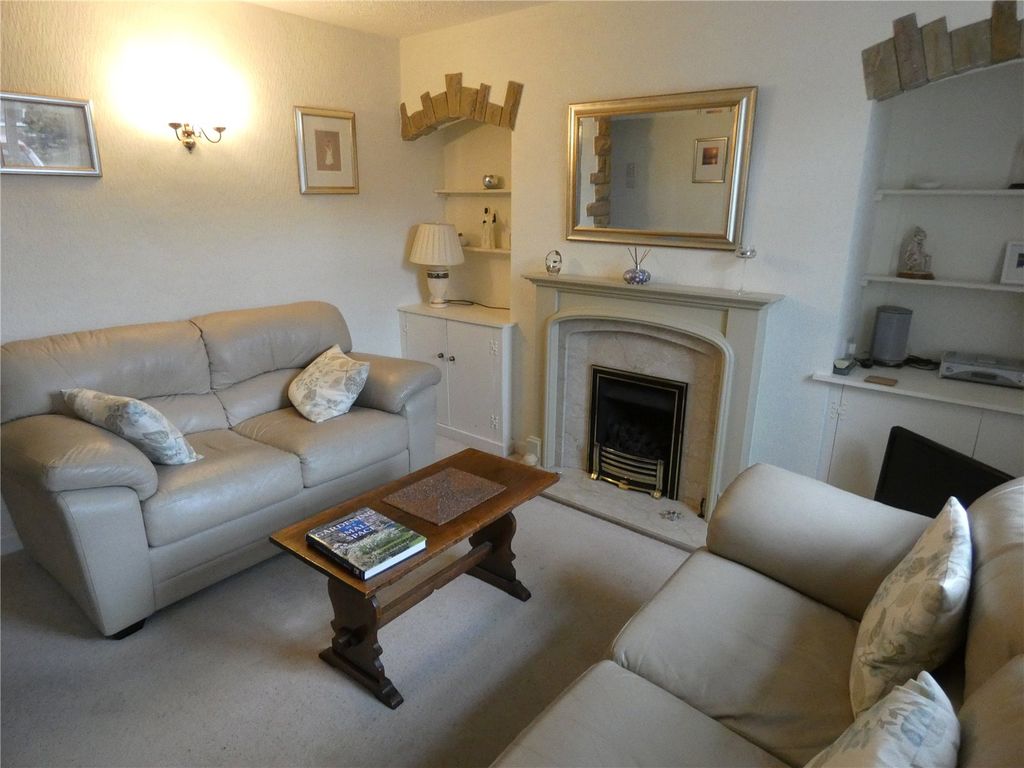 Property photo 2 of 12 Lounge