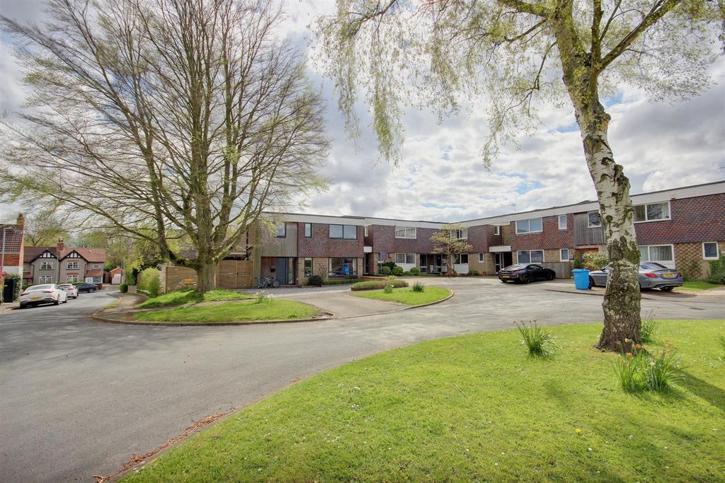 Property photo 1 of 14 Priory Close (13).Jpg