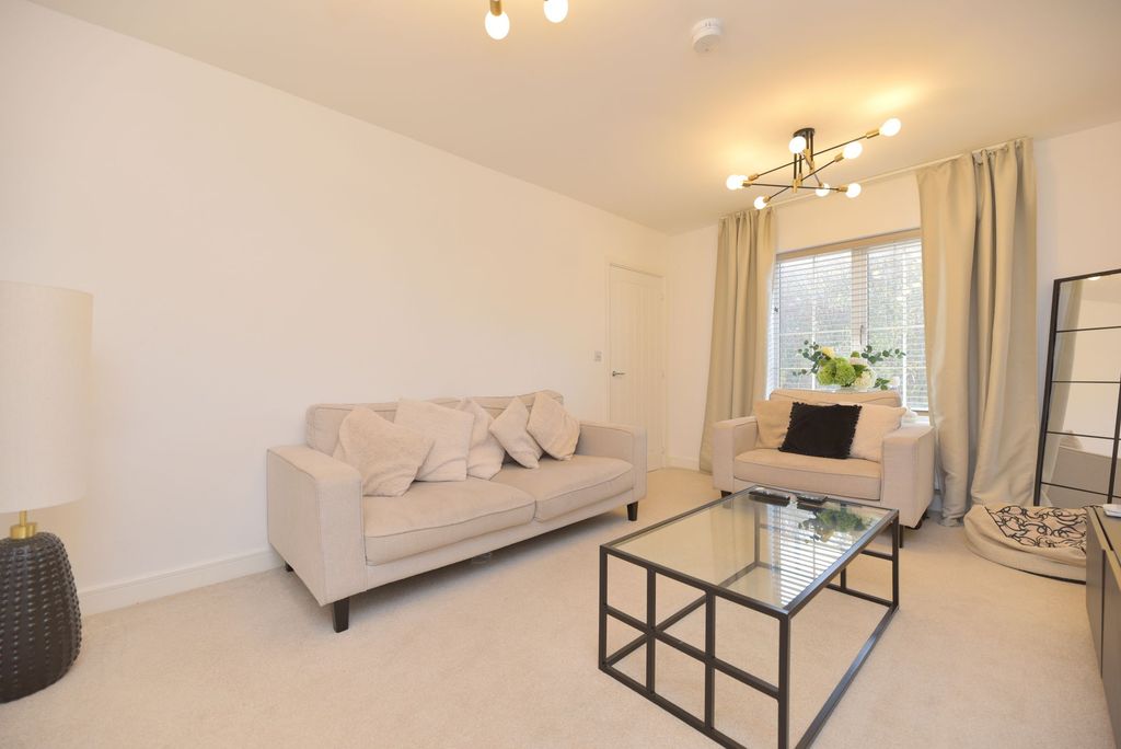 Property photo 3 of 32