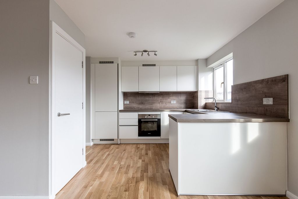 Property photo 2 of 10 Kitchen (Example)