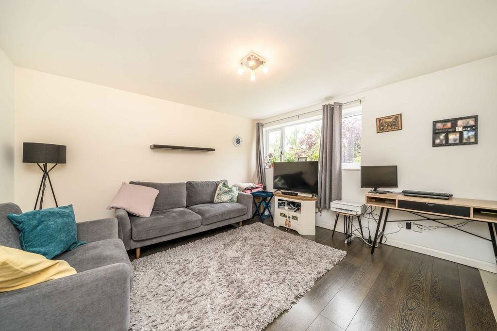 Property photo 2 of 5