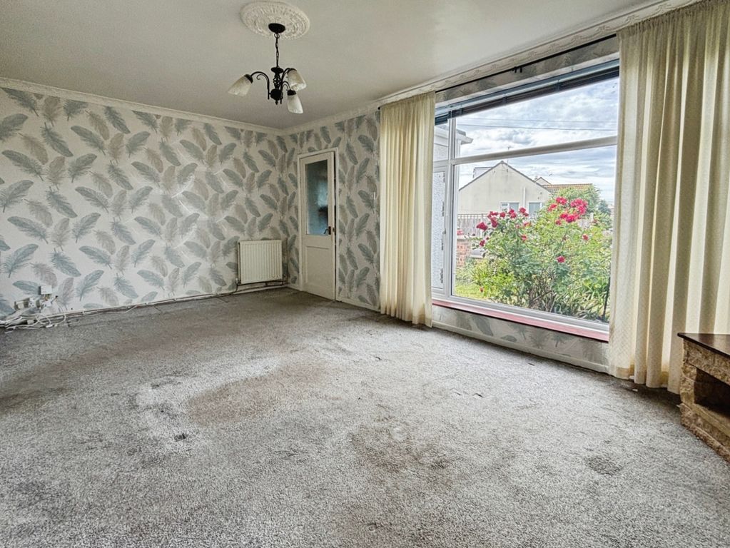 Property photo 3 of 16 Lounge V2