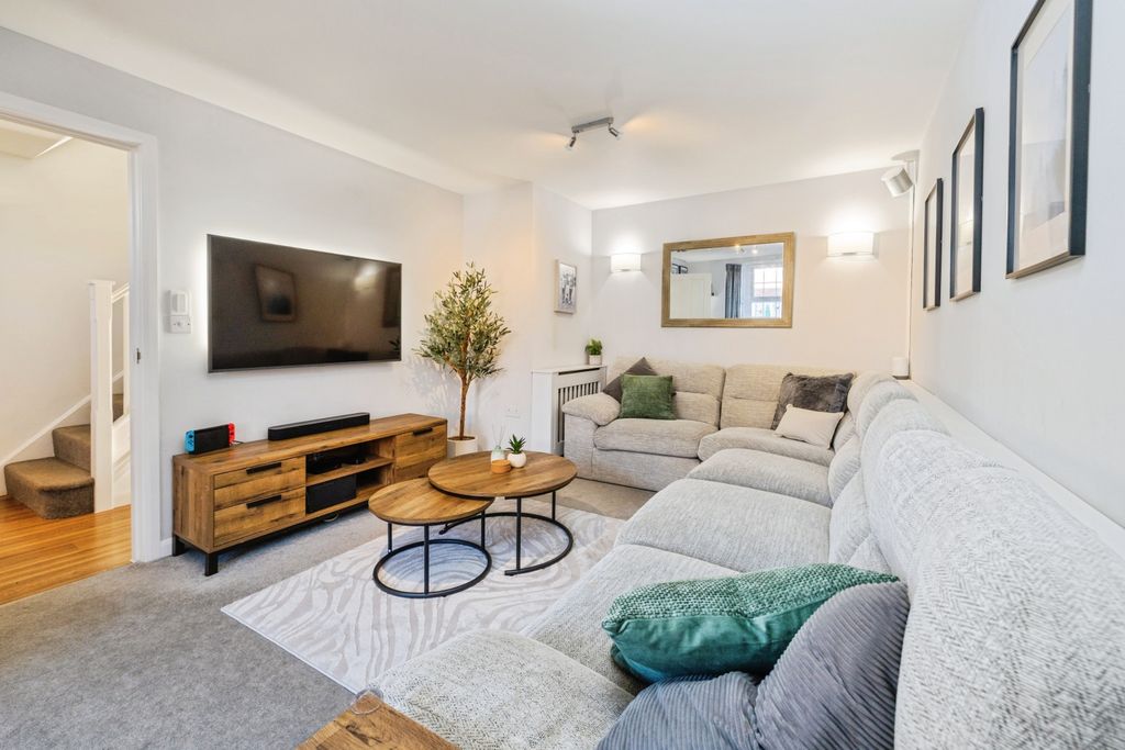 Property photo 3 of 20 2025-12-31-8Othoway012