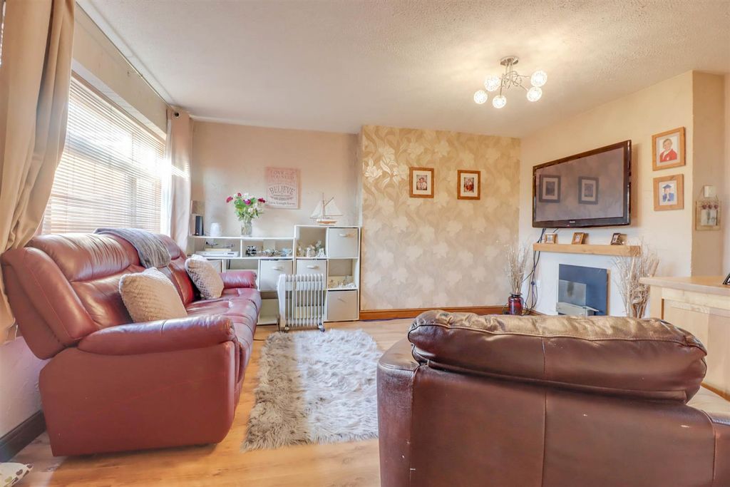 Property photo 2 of 15 54 Alicia Avenue New-2.Jpg