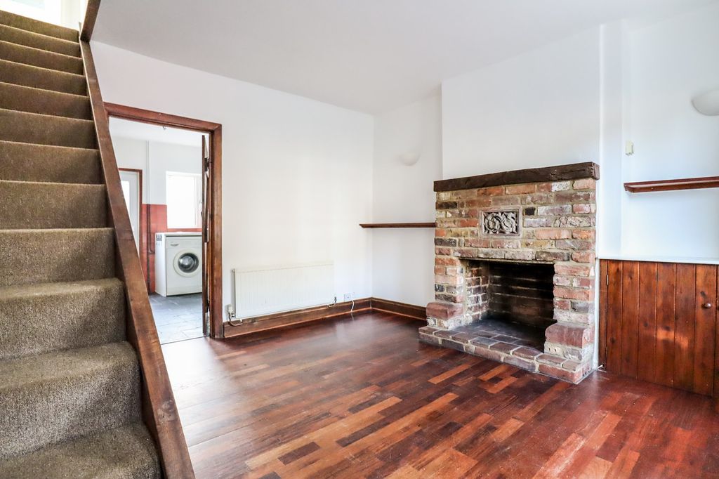 Property photo 2 of 9