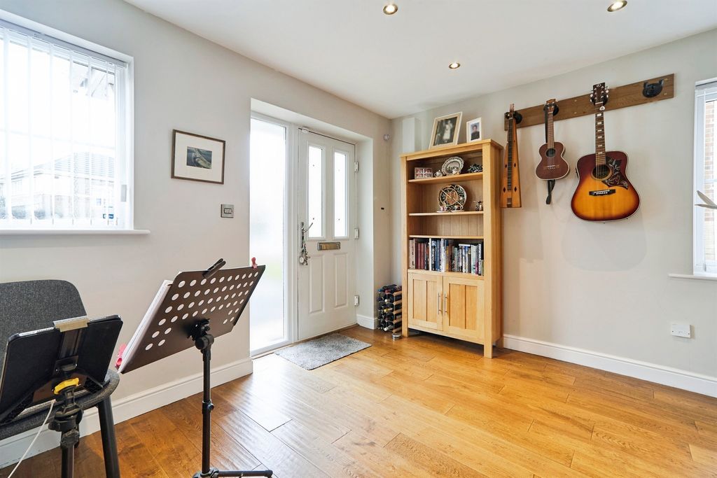 Property photo 2 of 27