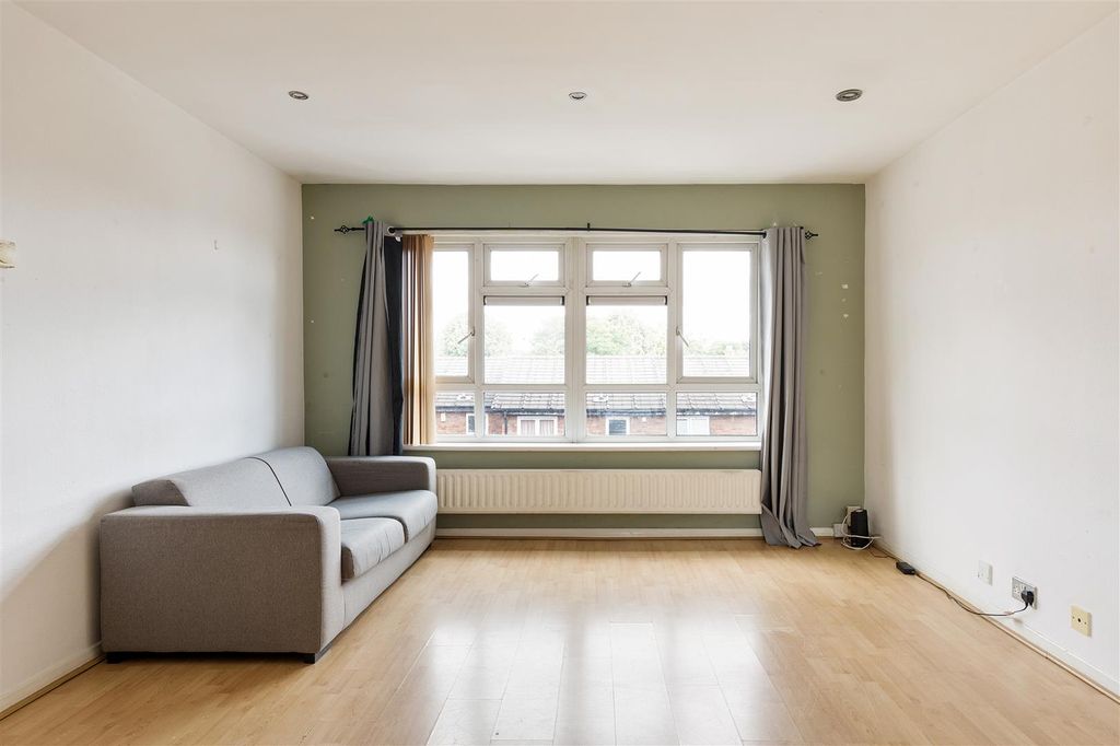 Property photo 2 of 14 Arkley Road, E17