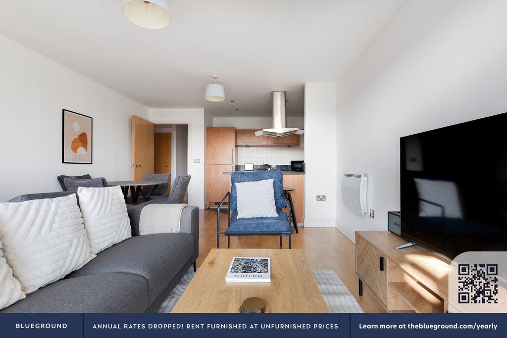 Property photo 3 of 21 Living Room