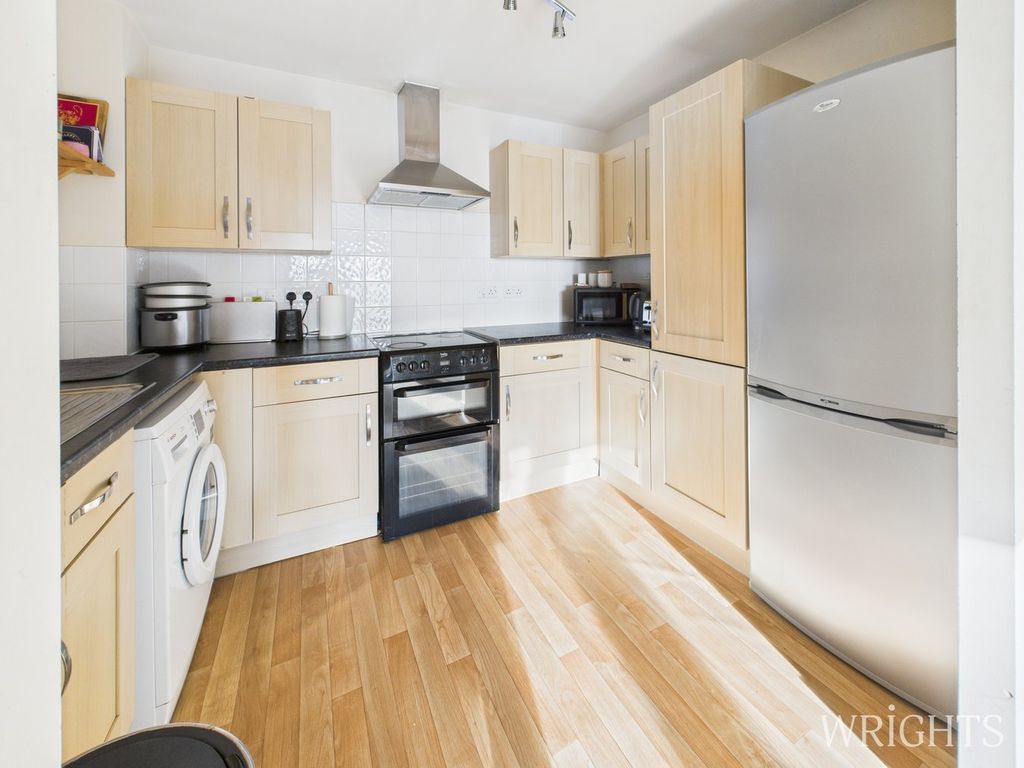 Property photo 3 of 9 Kitchen