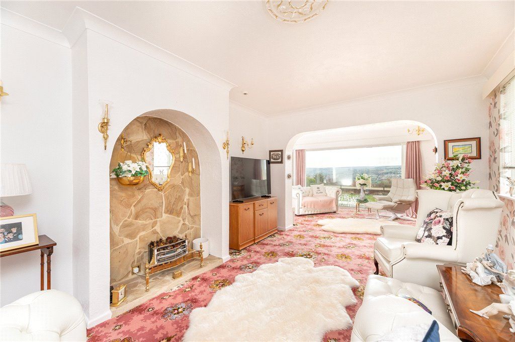 Property photo 3 of 34 Lounge