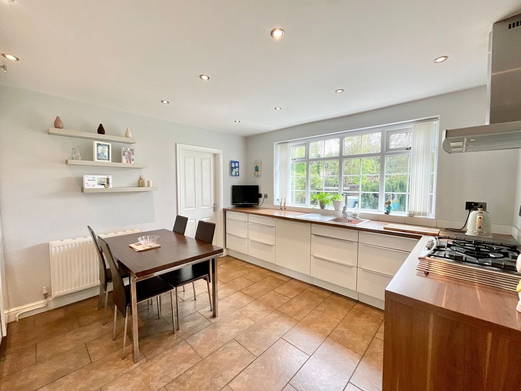 Property photo 3 of 28