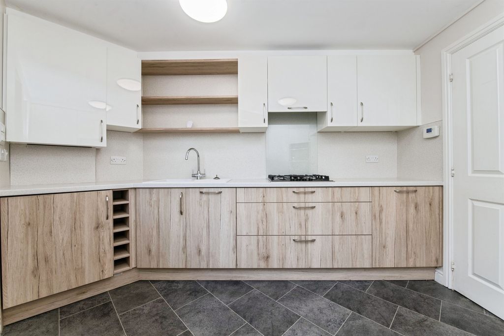Additional image 5 of 2 bed flat for saleTidcombe Walk, Tiverton EX16