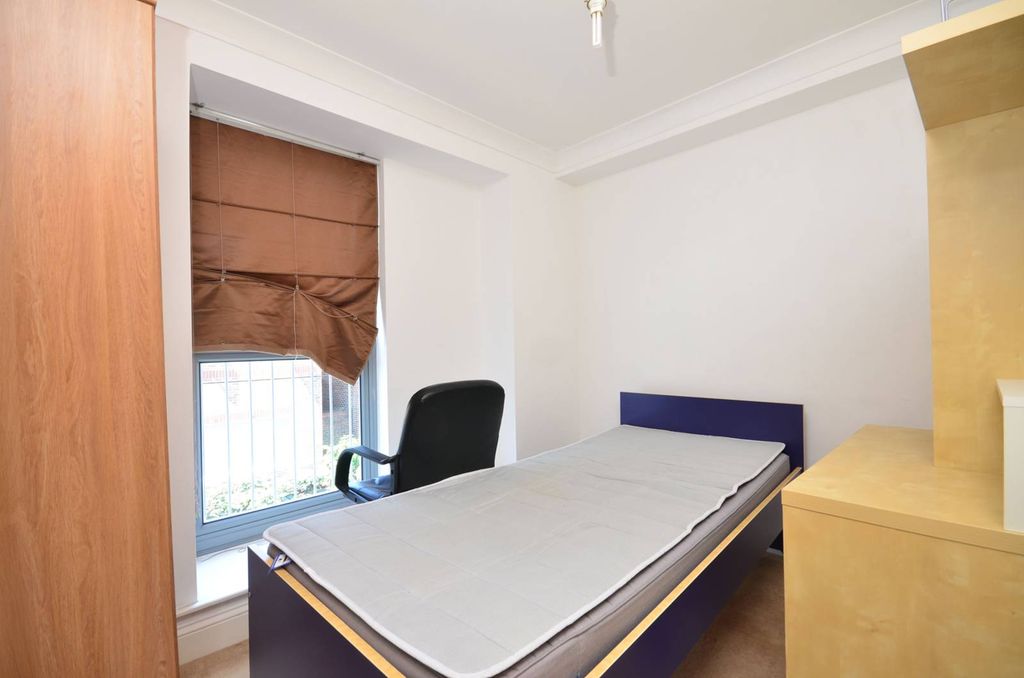 Property photo 3 of 12