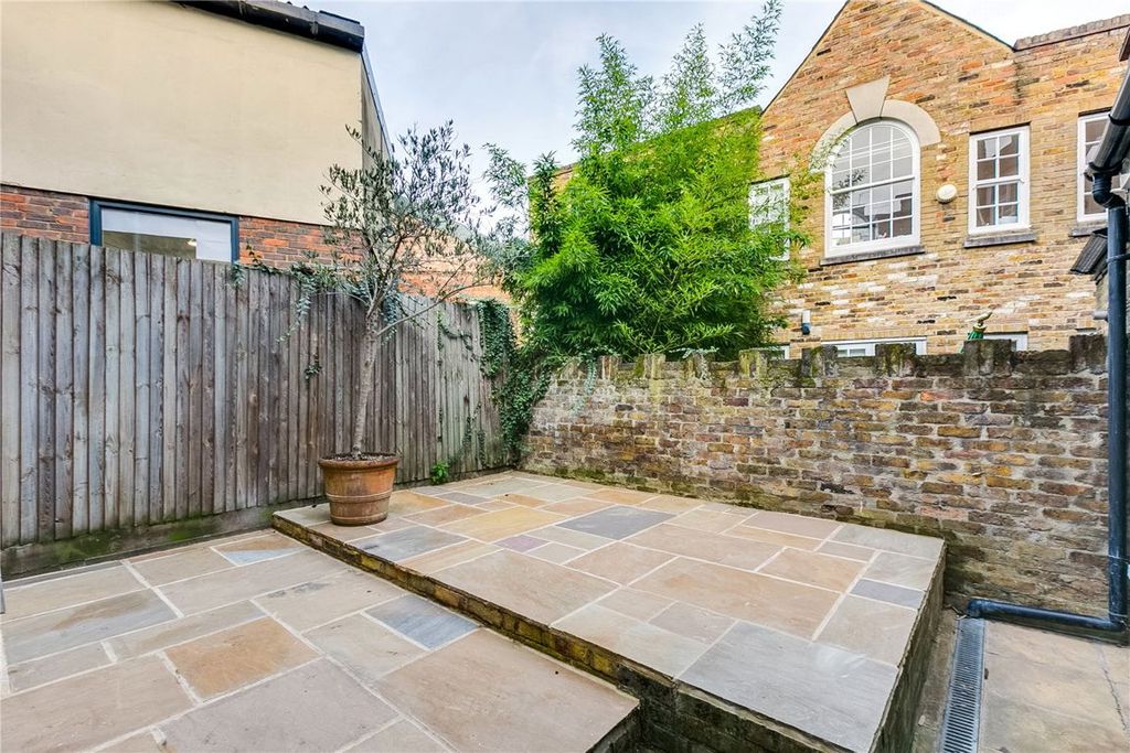 Property photo 3 of 5