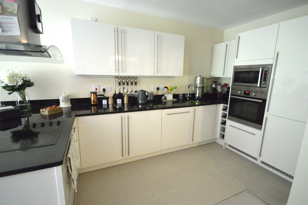 Property photo 3 of 14 Photo 8