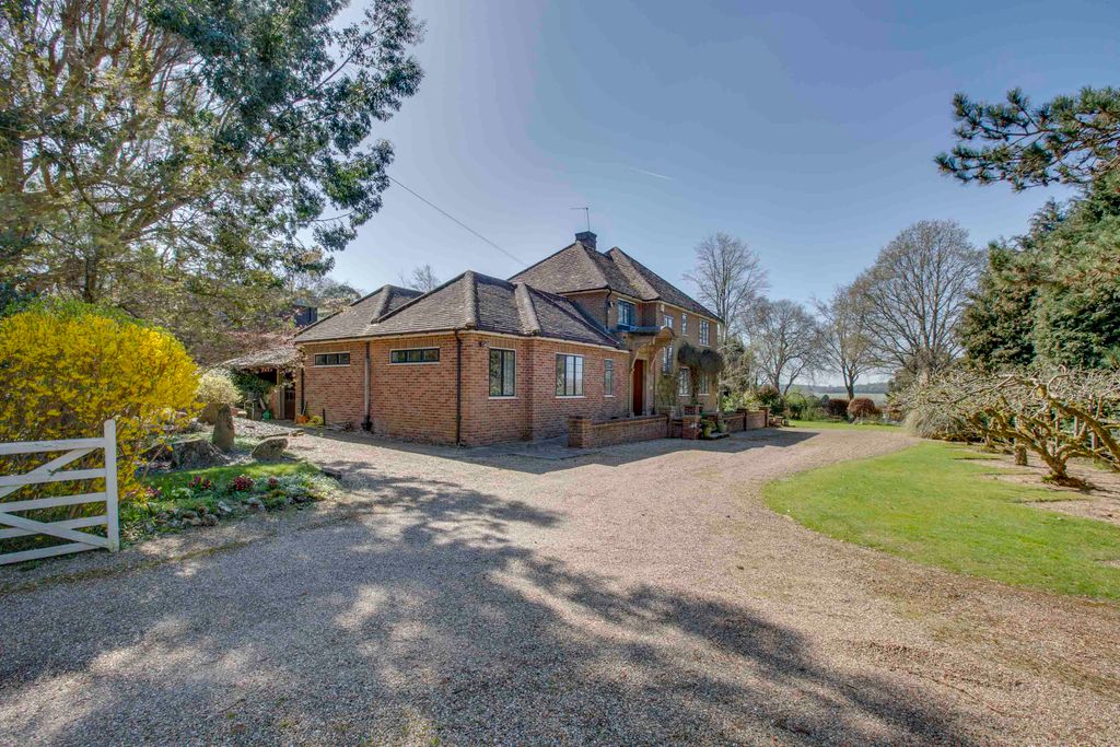 Property photo 1 of 21 Whitegates Cokes Farm Lane, Hp8 4Tu (Low Res) -14