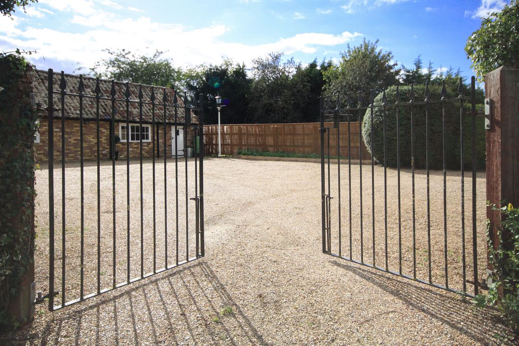Property photo 2 of 14 Photo 02