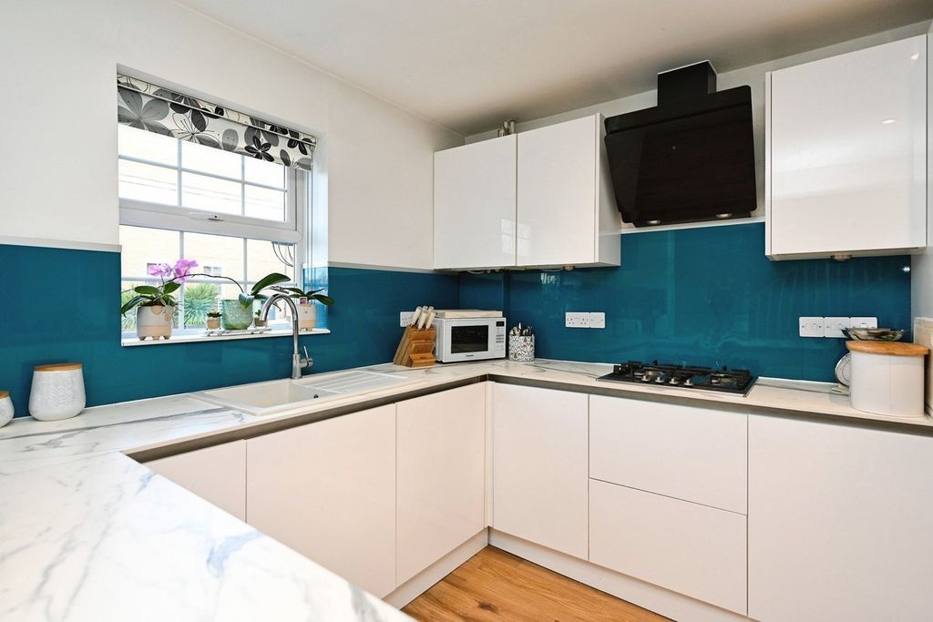 Property photo 3 of 20