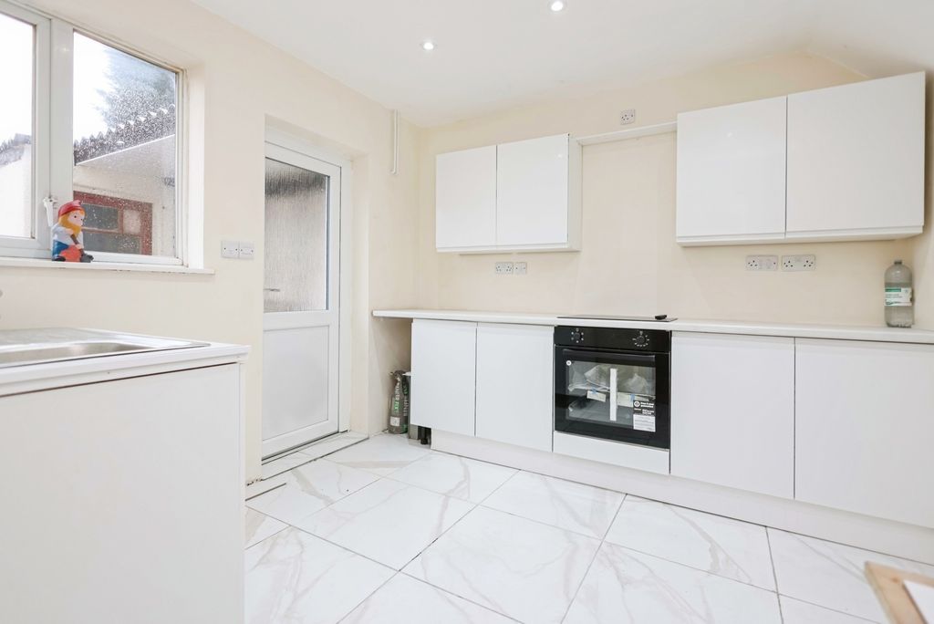 Property photo 2 of 16 Photo