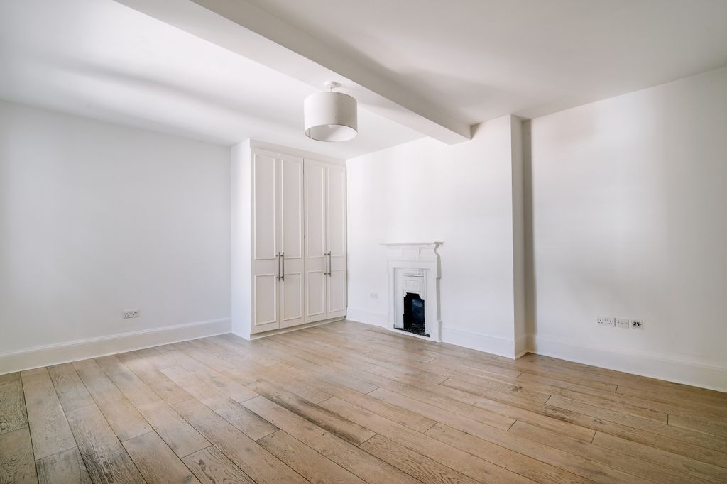 Property photo 2 of 16 Egmont_House_01