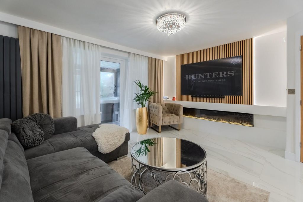 Property photo 3 of 23 Brierley Lane-26.Jpg