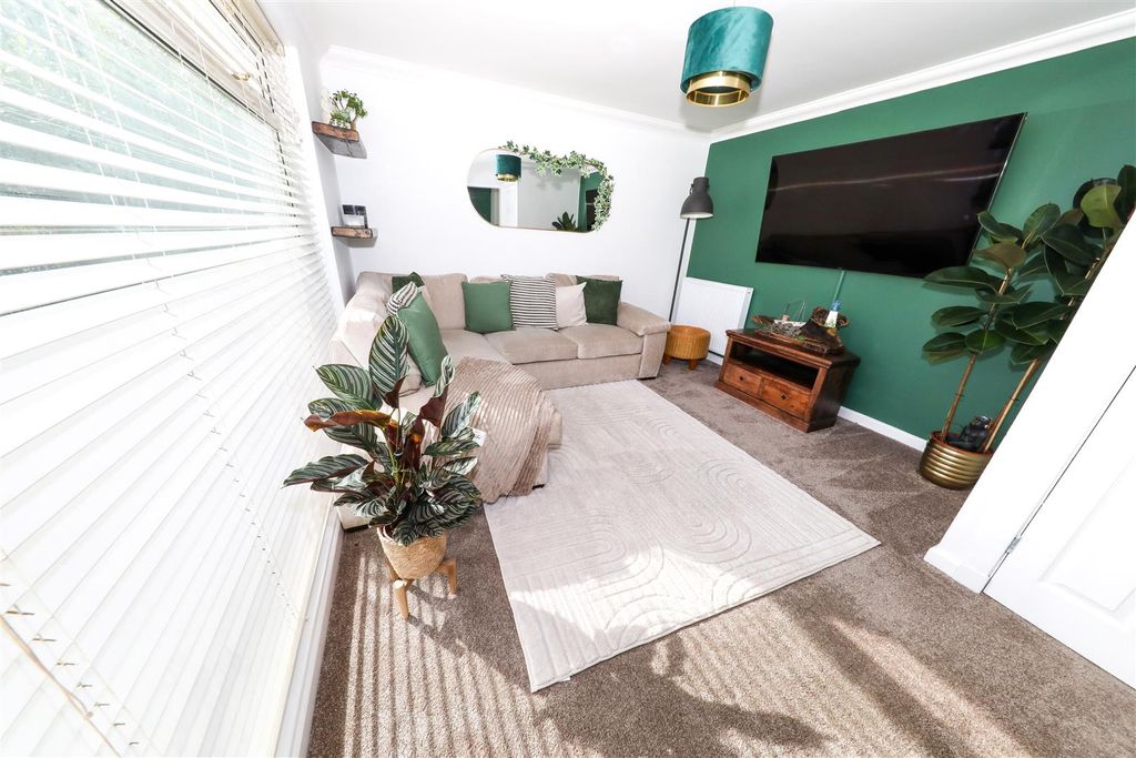 Property photo 3 of 16 c