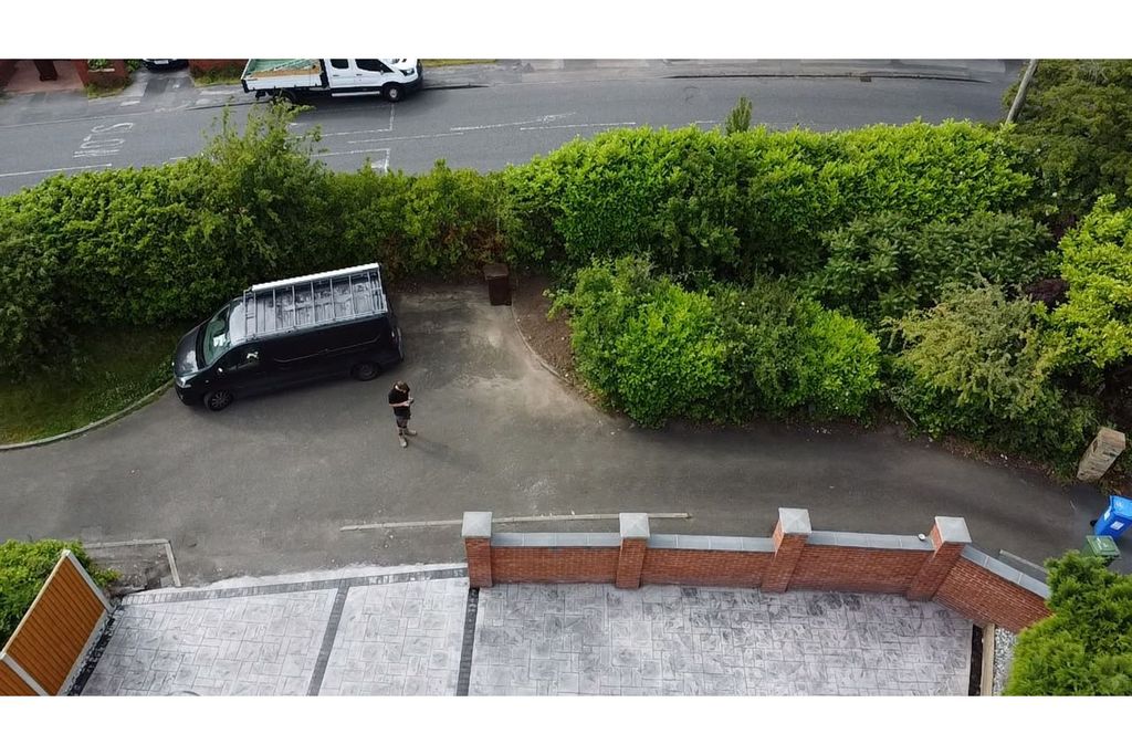 Property photo 3 of 40